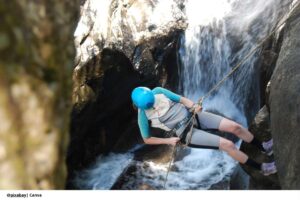 ¡Aventura total! Descubra los beneficios del barranquismo en Colombia